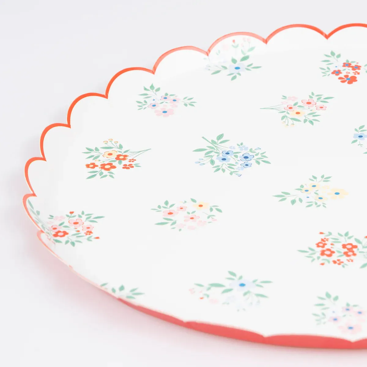 Ditsy Posy Scalloped Dinner Plates (x 8)