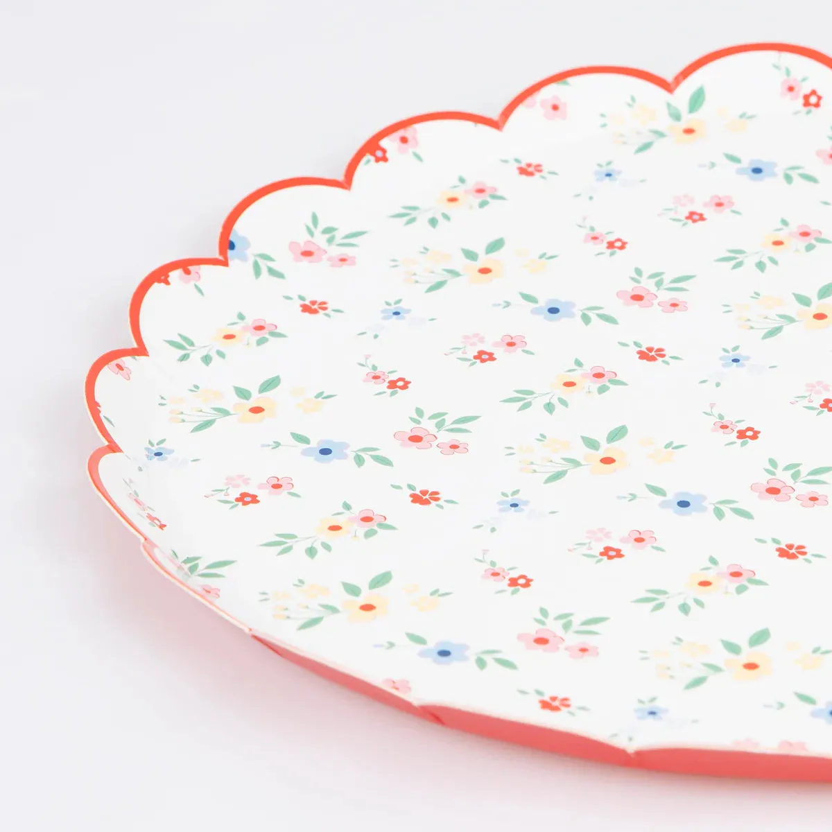 Ditsy Posy Scalloped Side Plates (x 8)