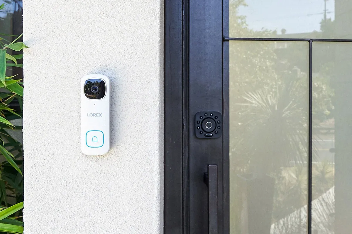 Lorex Smart Home Security Center with 2K Video Doorbell