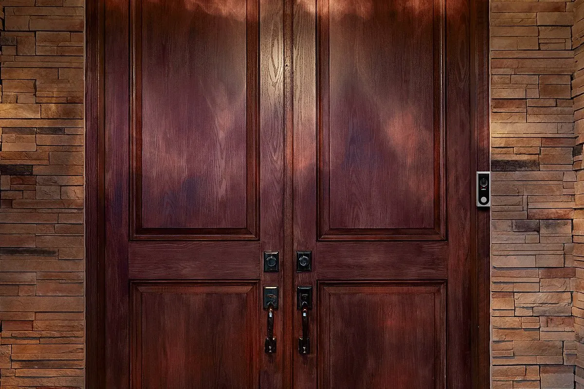 Lorex Smart Home Security Center with HD Video Doorbell