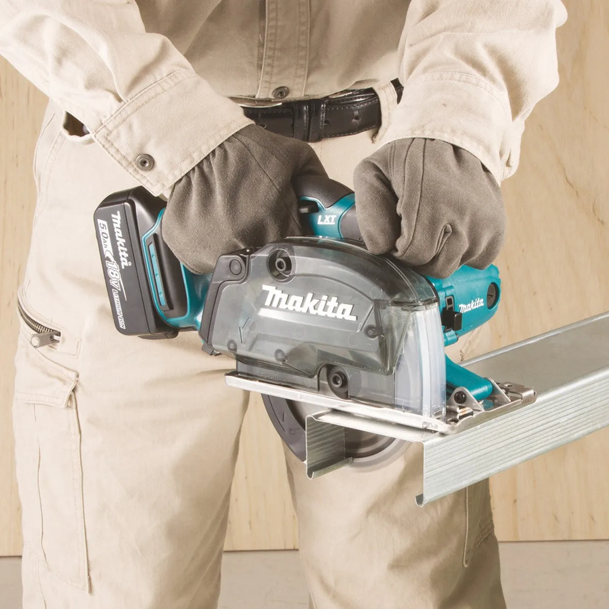 Makita DCS552 18v Metal Cutting Saw Kit